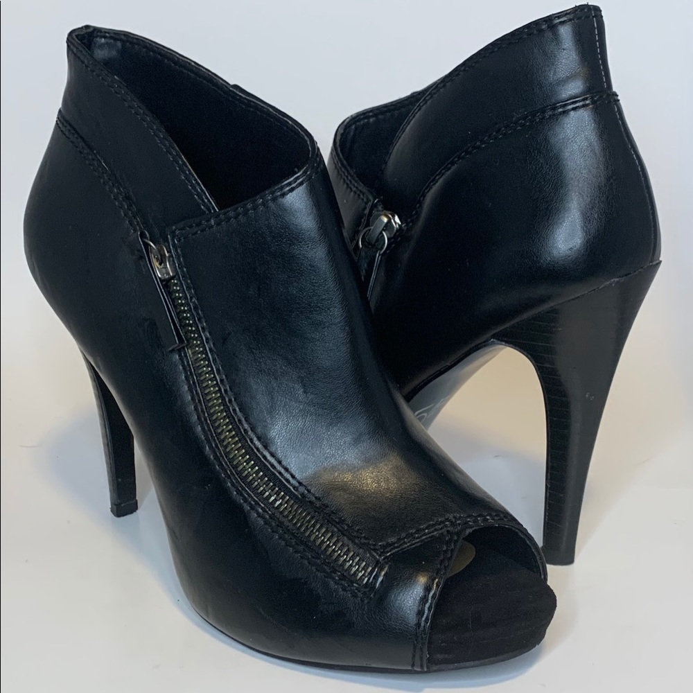 Nine West peep toe booties with zipper